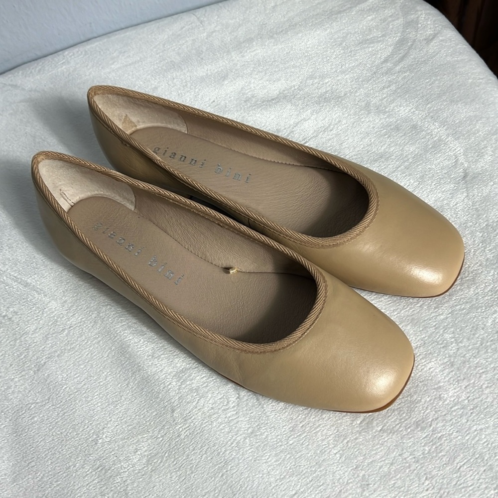 Gianni Bini Biehler NWOB Tan Beige Ballet Flats 8